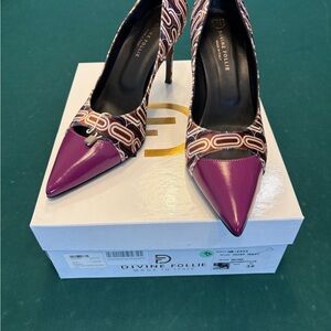 DIVINE FOLLIE Printed Pumps Made in Italy, size EU 38 and EU 39
Women shoes
$70